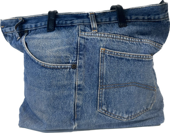 Borsa a spalla realizzata con jeans used, con doppio manico e chiusura con zip