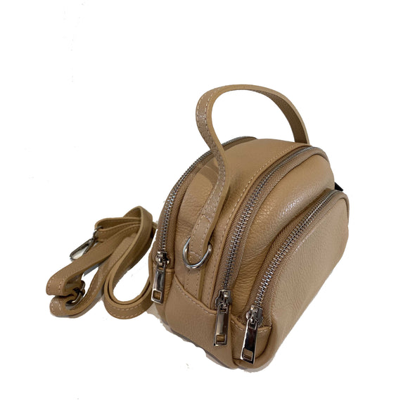 Bauletto mini in vera pelle martellata di color beige, diviso in due scomparti e tasche sui lati freeshipping - Vico Langella